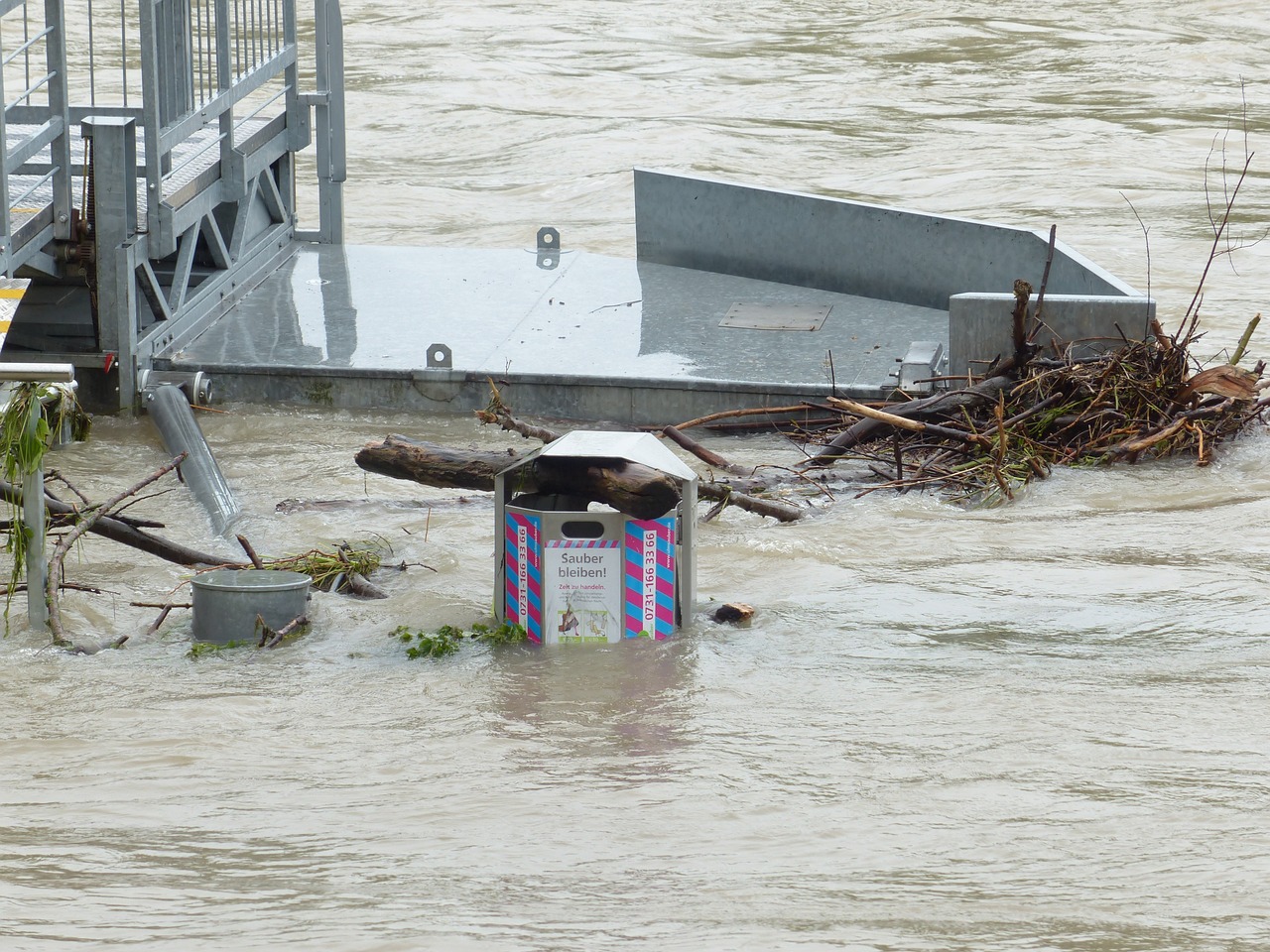 湖南资兴暴雨灾害，30人遇难，35人失踪